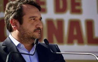 Acusa espionaje, acoso y linchamiento político Andrés López Beltrán