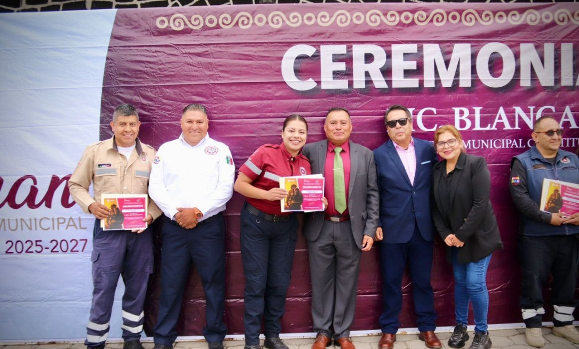 Aplauden y reconocen labor de bomberos en Acolman