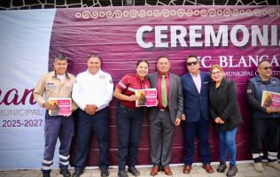 Aplauden y reconocen labor de bomberos en Acolman