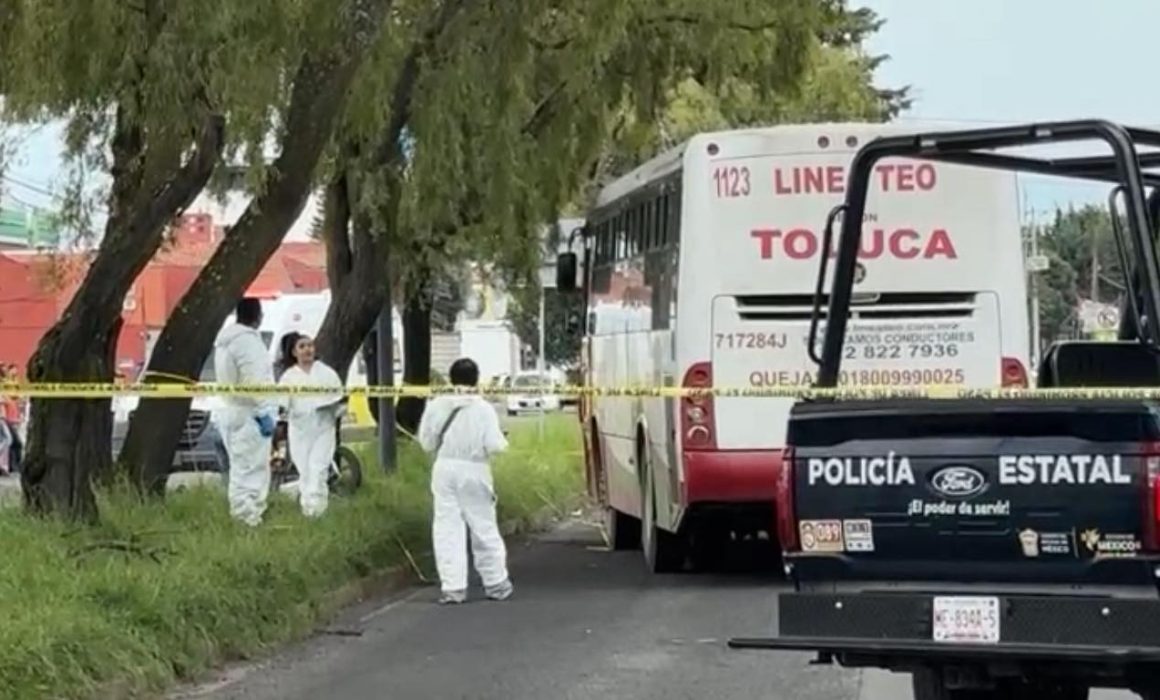 Arrolla camoinera pareja de bikers en Metepec