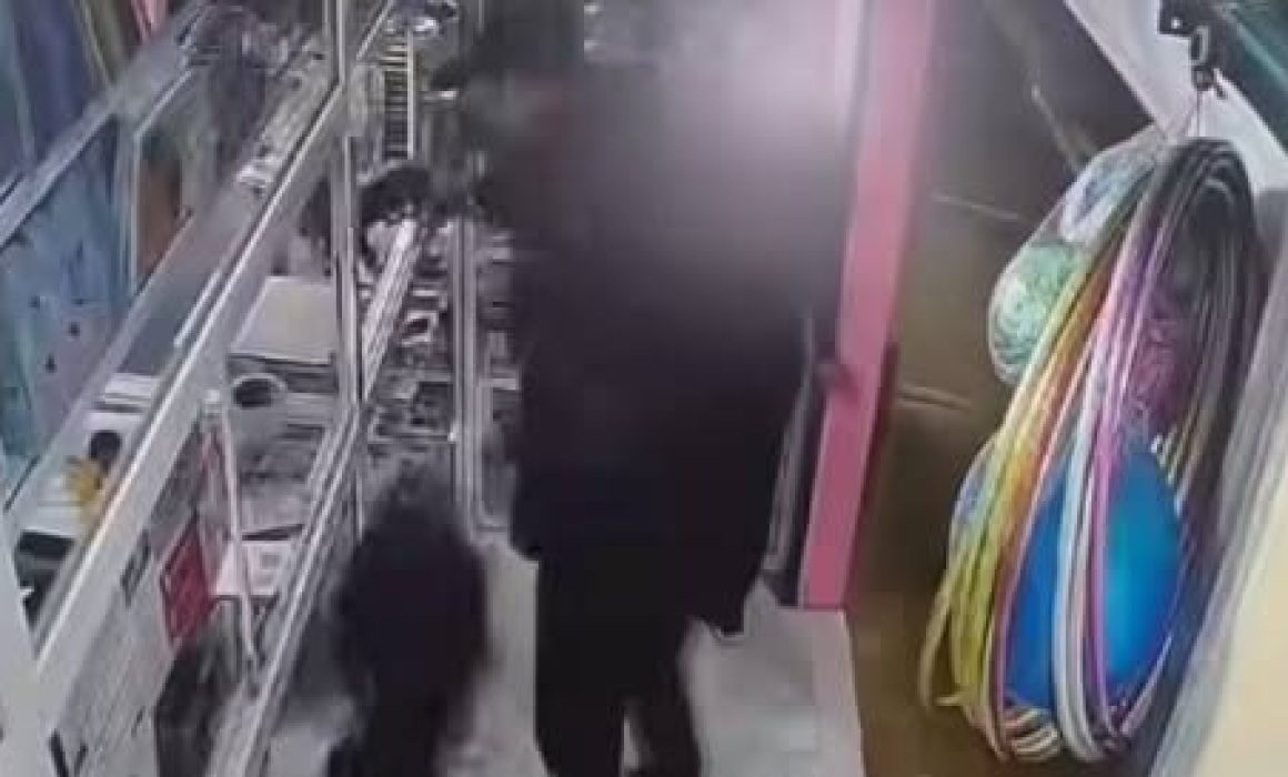 Asaltan con arma larga papelería en Chalco; mujer y niña vivieron terror