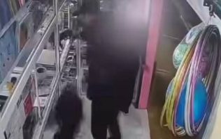Asaltan con arma larga papelería en Chalco; mujer y niña vivieron terror