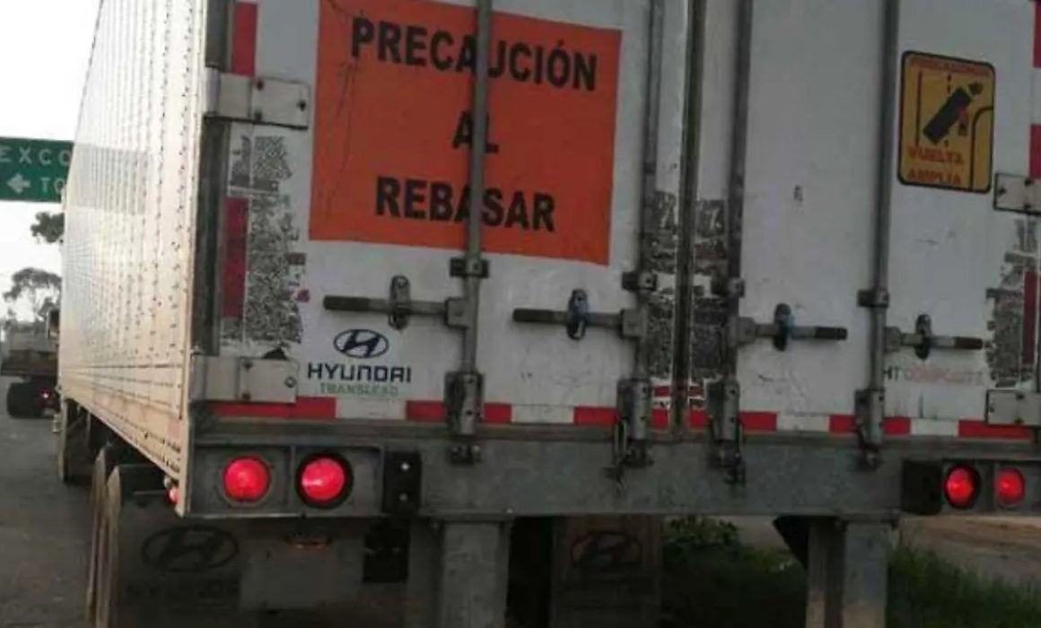 Aseguran caja seca con mercancía robada valuada en 850 mil pesos en Ecatepec