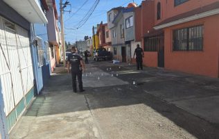 Asesinan a mujer y dejan mensaje en Toluca 
