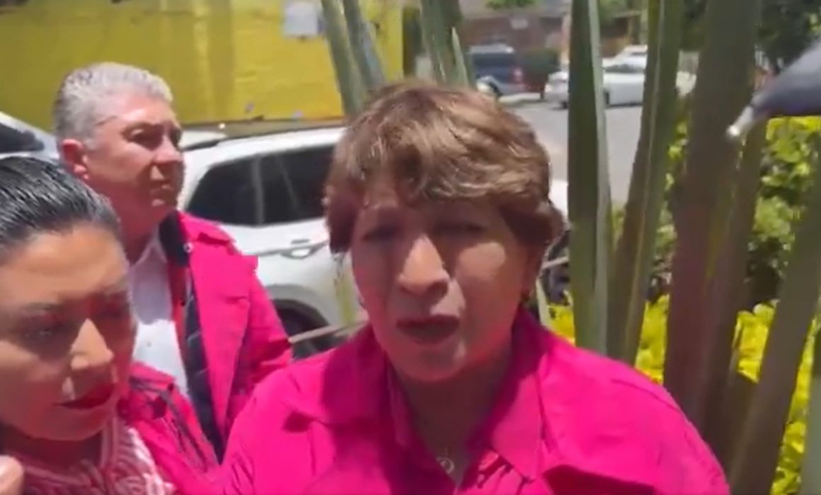 Asiste Delfina Gómez al velorio de Dulce en Chalco