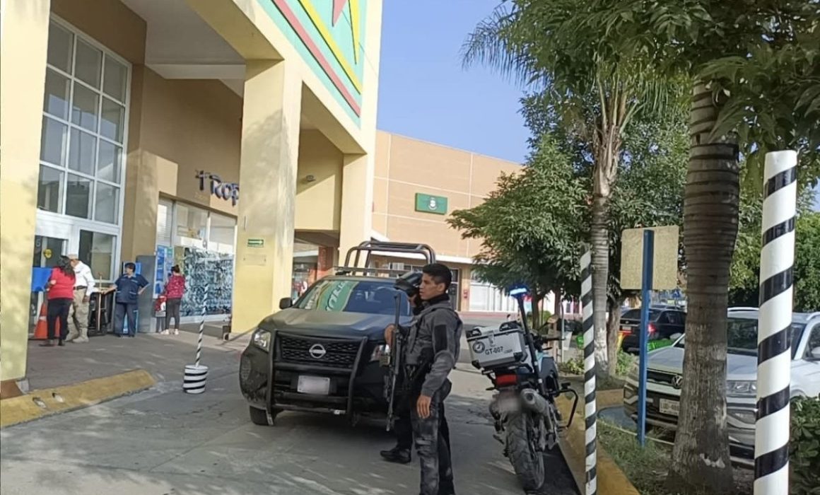 Atracan Plaza Las Haciendas; se registran detonaciones de arma