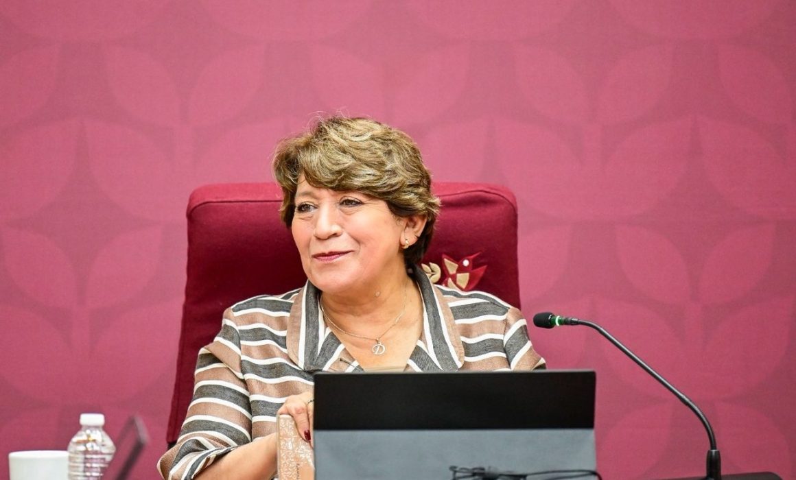 Busca Delfina Gómez ayudar a los padres con entrega de útiles escolares