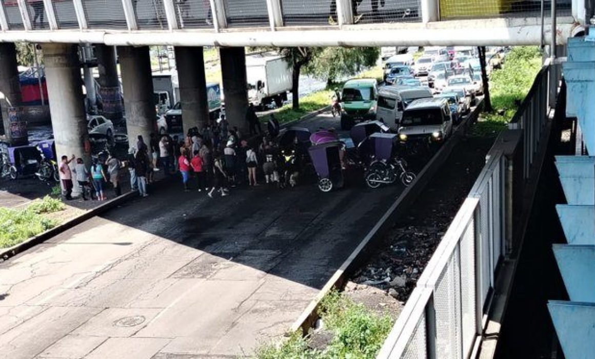 Bloquean Av. Central; acusan abandono de autoridades en Neza