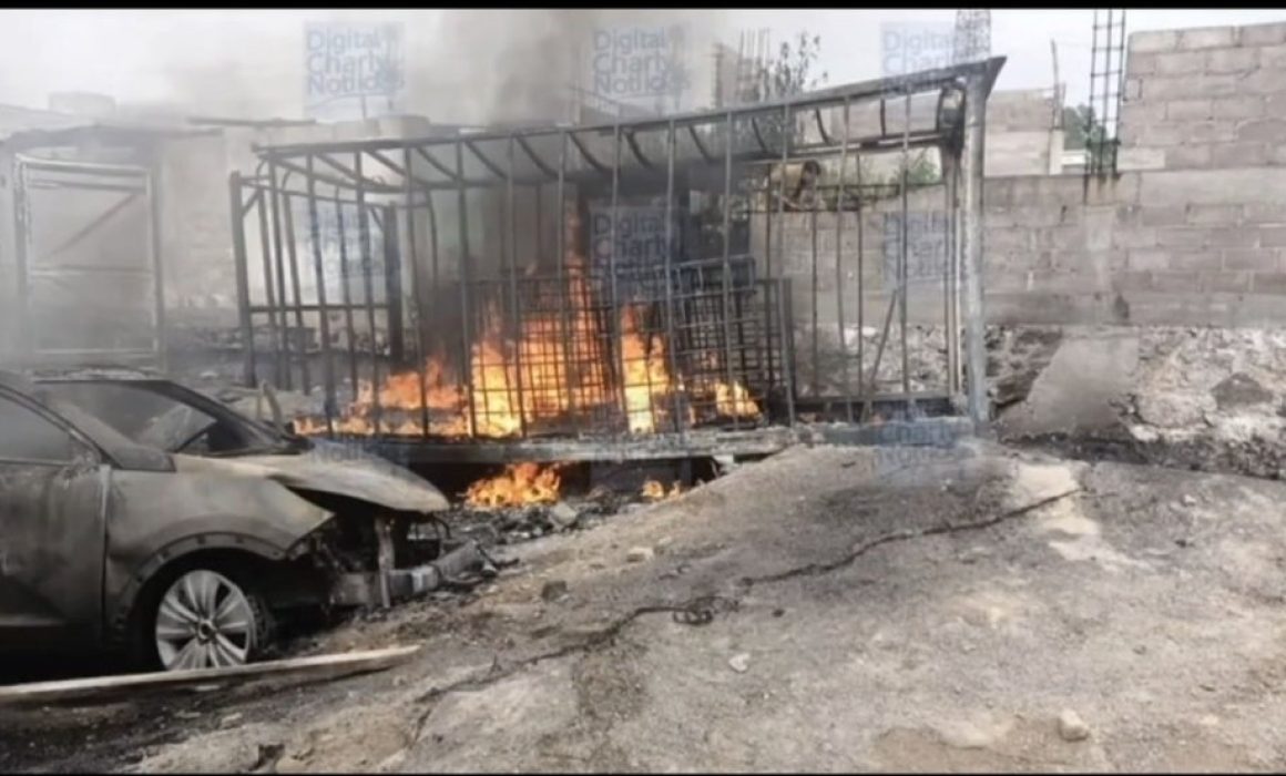 Calcinadas tres camionetas en Coyotepec, posible huachicol, vecinos