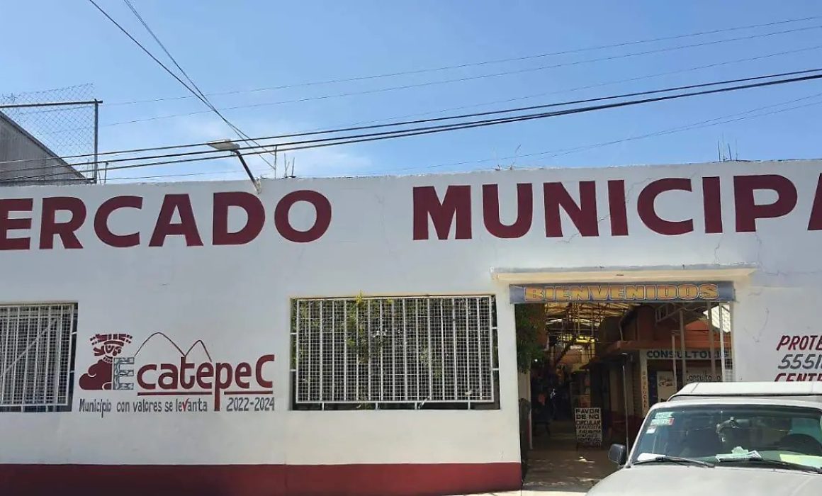 Captan a mujer robando en negocio de mercado de Ecatepec