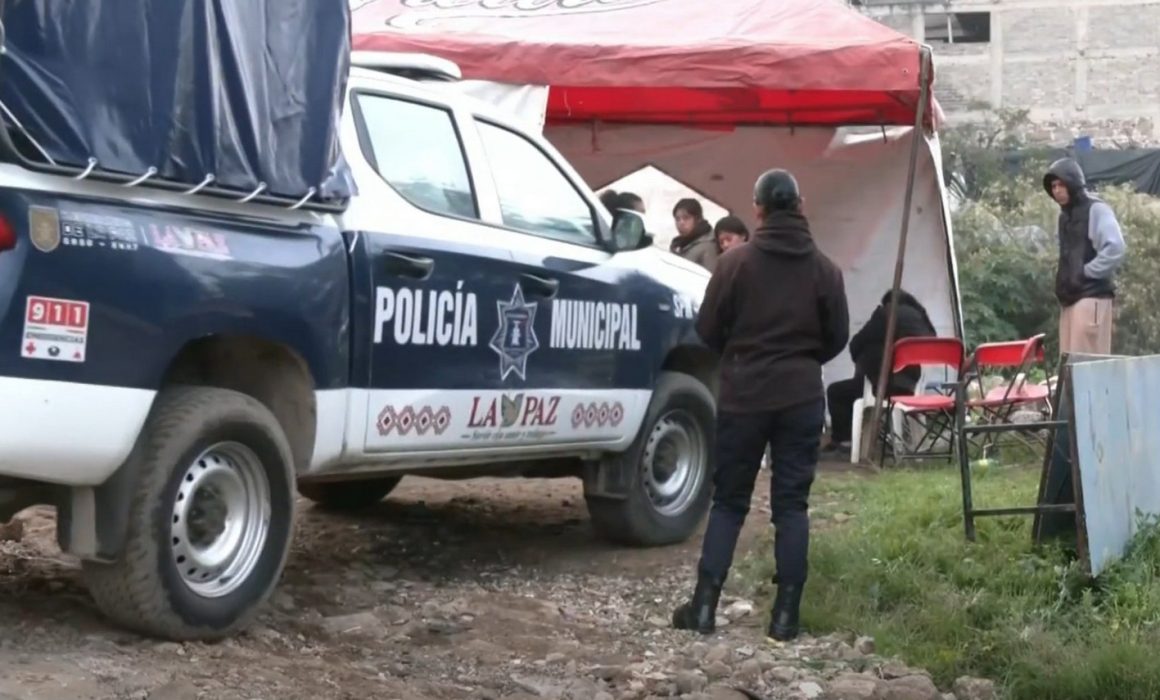 Acusan a policía de género de amenazar a madre de Fernandito