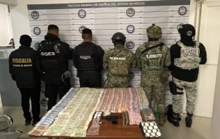 Catean domicilio en Ecatepec y detienen a cuatro con mercancía