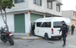 Choca combi en Neza y deja 6 heridos, entre ellos una menor