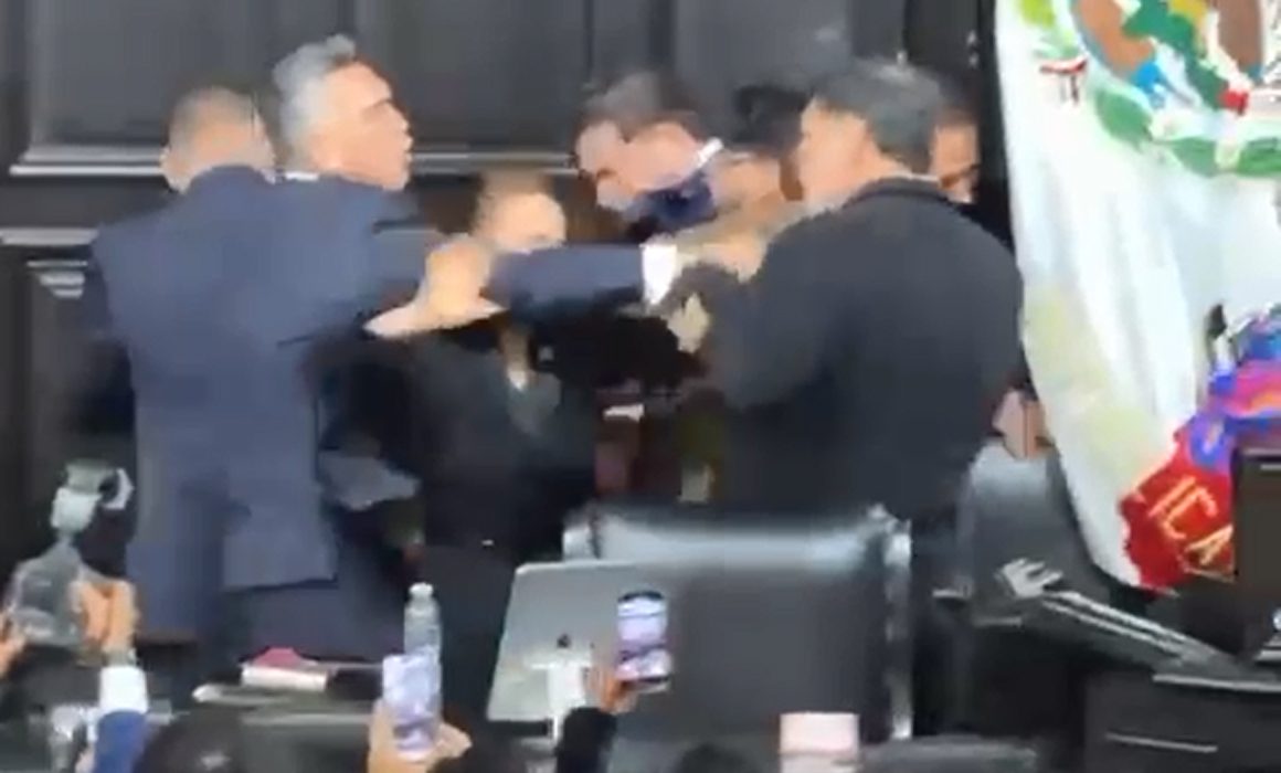 Cierra Permanente a empujones y golpes de Alito