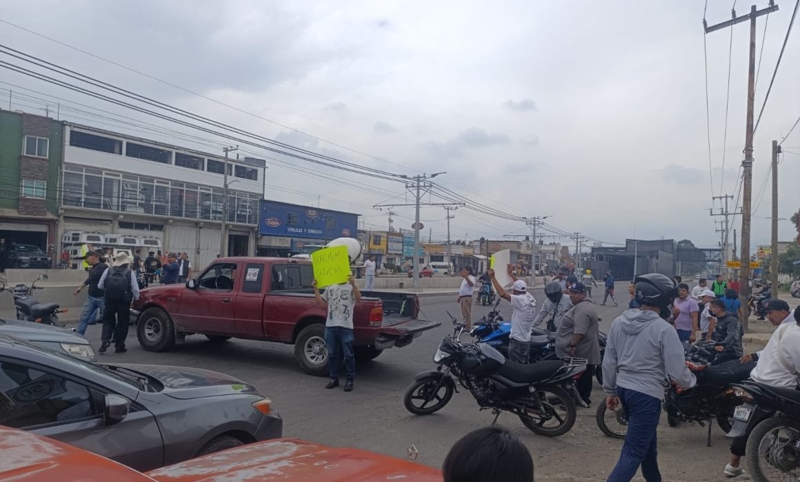 Colapsan vialidades en Chalco por protestas tras ataque a regidor