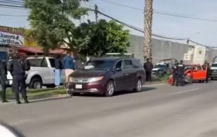 Colisionan autos en Venta de Carpio