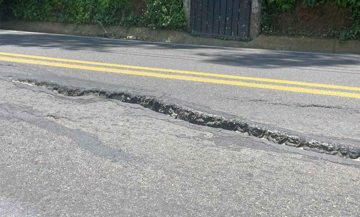 Continúan afectaciones en Valle de Bravo por rehabilitación de vialidad