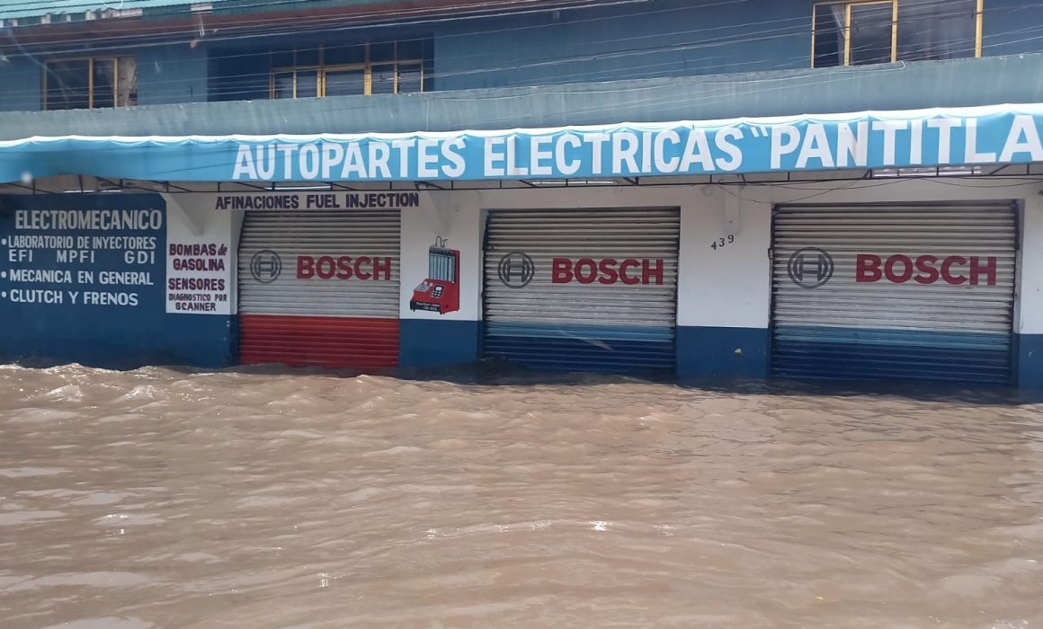 Dejan inundaciones 300 viviendas y graves daños en Neza