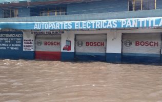 Dejan inundaciones 300 viviendas y graves daños en Neza