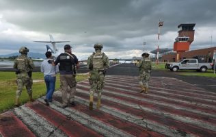 Desarticulan célula de tráfico de armas durante 16 cateos en 3 entidades