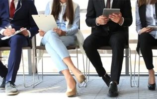 Destaca en una entrevista de trabajo con el color ideal