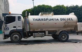 Detienen en Villa del Carbón a tres hombres con pipa de combustible
