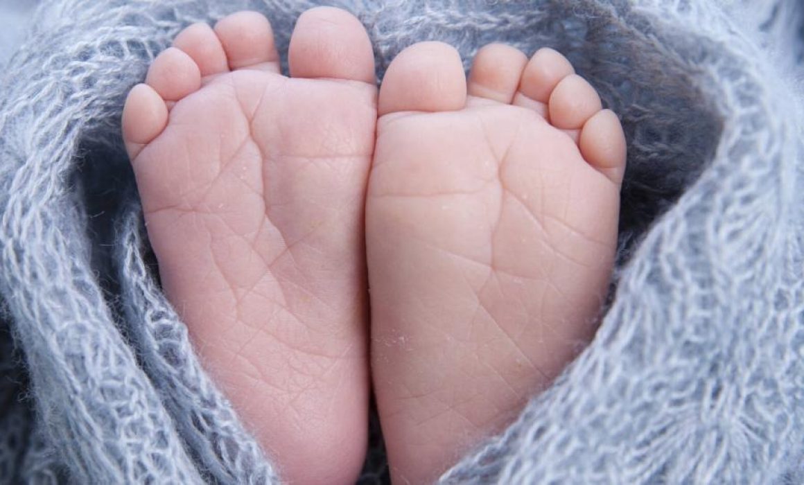 Hallan a bebé de 5 meses en presa de Toluca 