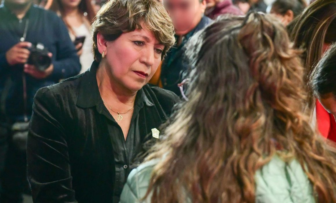 Entrega Delfina Gómez apoyo Unidas Contigo a mujeres toluqueñas