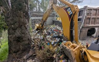 Erradica Toluca otro basurero clandestino y recupera espacio público
