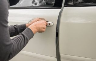 Evita fraudes descubre si tu auto es robado