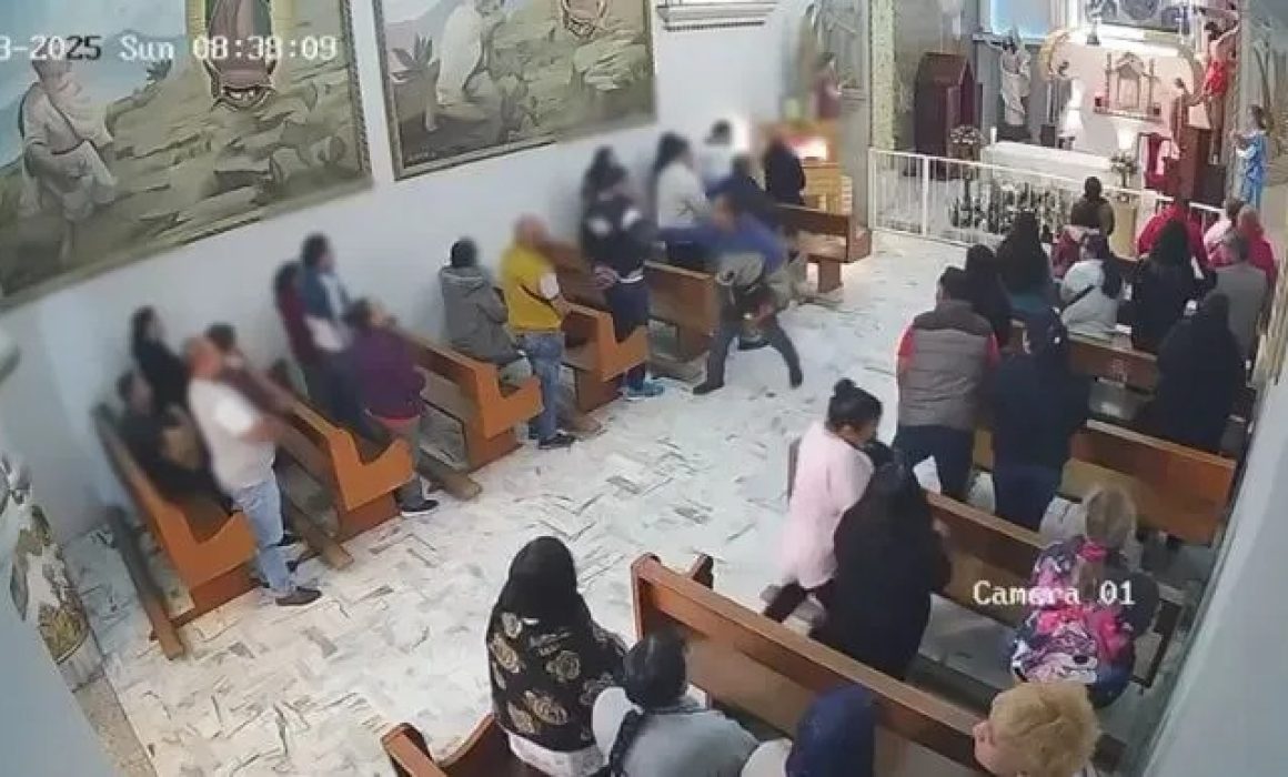 Evitan feligreses tragedia durante misa tras ataque en Los Reyes