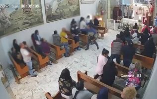 Evitan feligreses tragedia durante misa tras ataque en Los Reyes