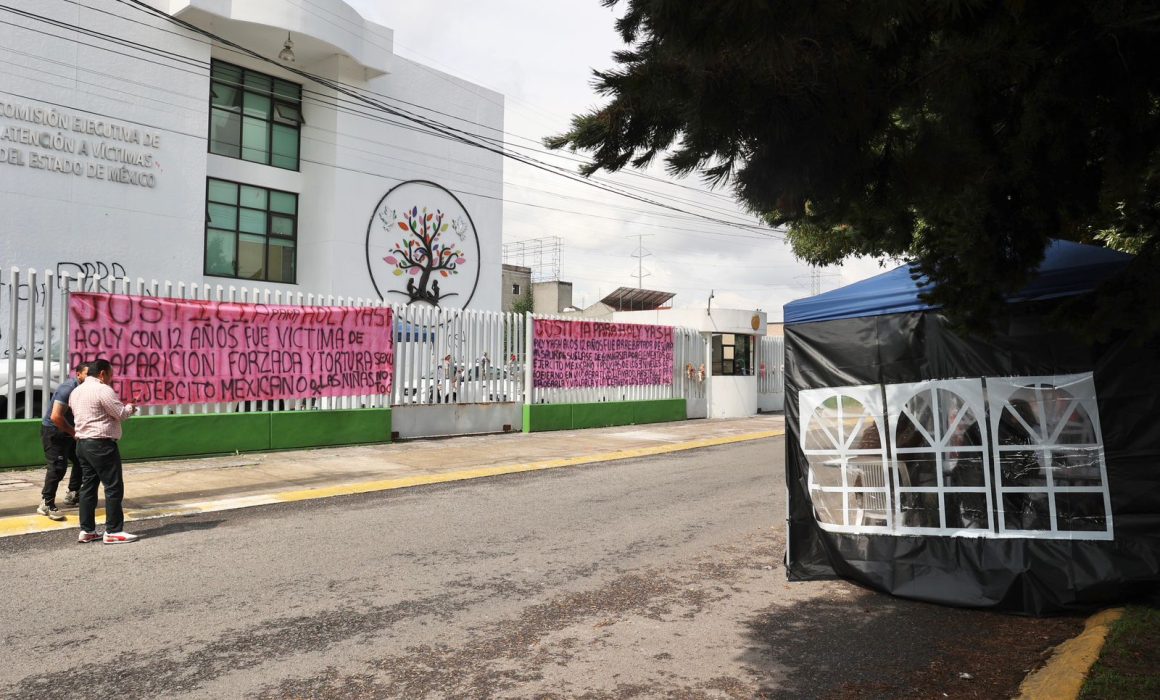Exigen justicia por la toma de instalaciones de la CEAVEM en Metepec