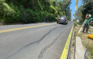 Inicia reparación de tramo hundido en carretera de Valle de Bravo