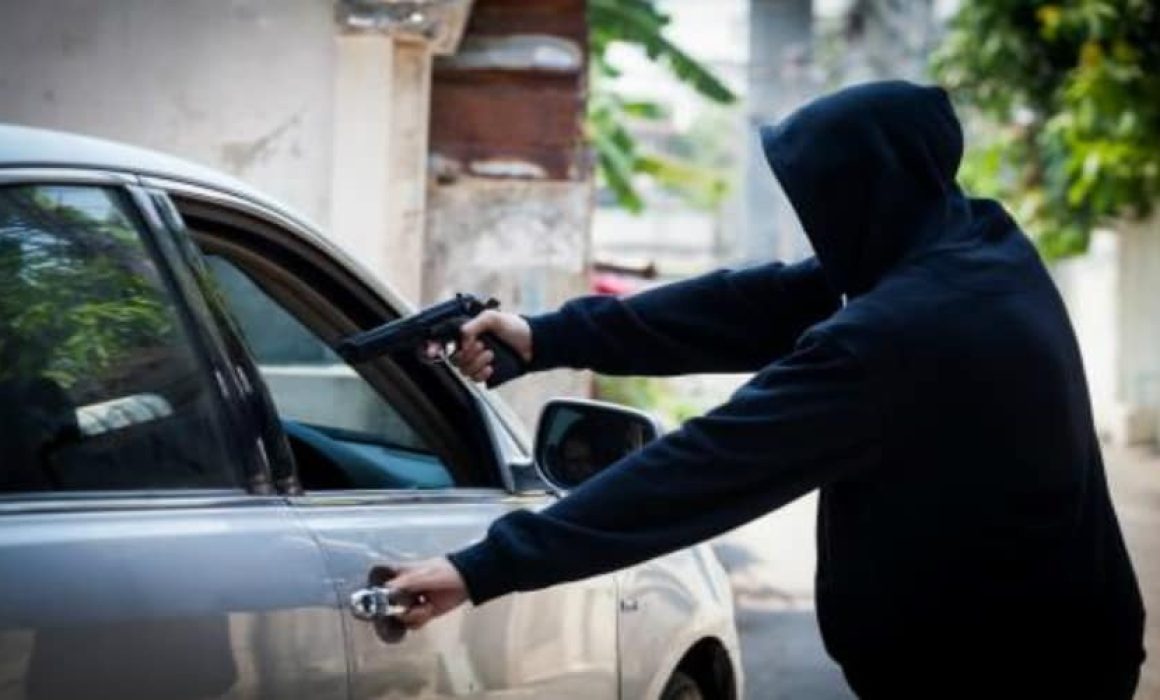 Intentan robarle su auto en la Méx-Tuxpan