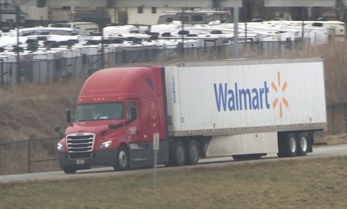 Intento de asalto a tráiler de Walmart deja conductor herido en Chalco