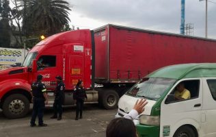 Muere limpiaparabrisas atropellado por tráiler en Texcoco
