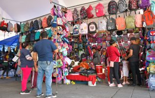 Ofrece Neza Feria Regreso a Clases con descuentos y trámites gratis