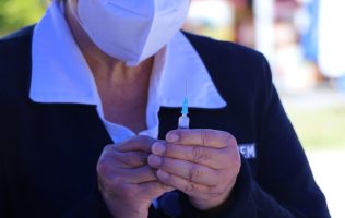 Ofrecen servicios médicos y apoyos escolares en Naucalpan