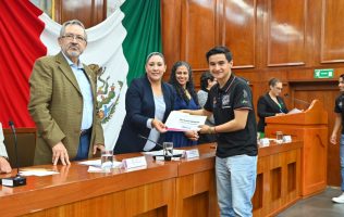 Otorga Congreso del Estado reconocimientos a estudiantes de la UPVT