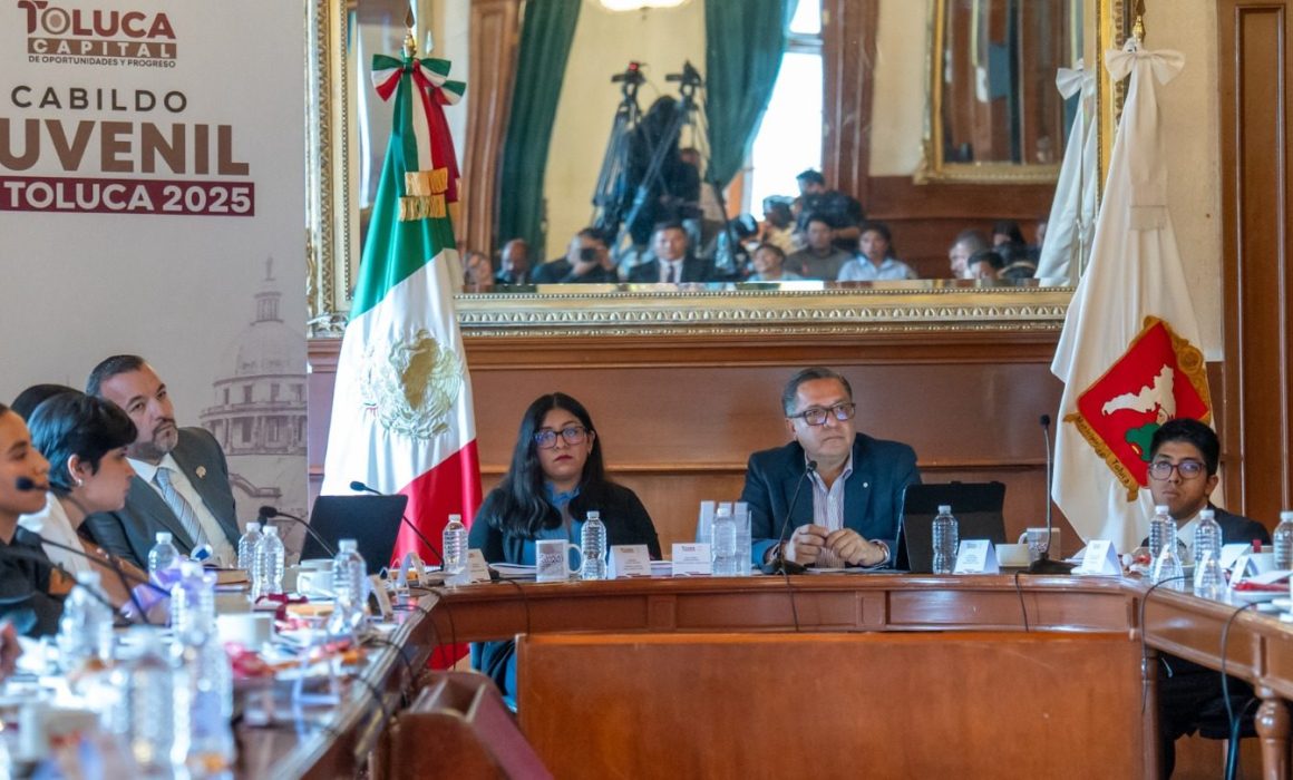 Participan jóvenes toluqueños en Primera Sesión de Cabildo Juvenil