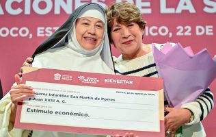 Premia Delfina Gómez a los que hacen el bien en Edomex