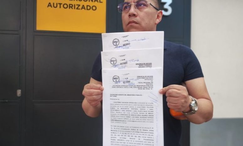 Presentan pruebas en contra de funcionaria de Texcoco ante Fiscalía