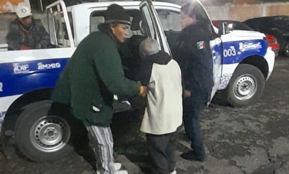 Regresan a su casa a abuelo extraviado en Ecatepec