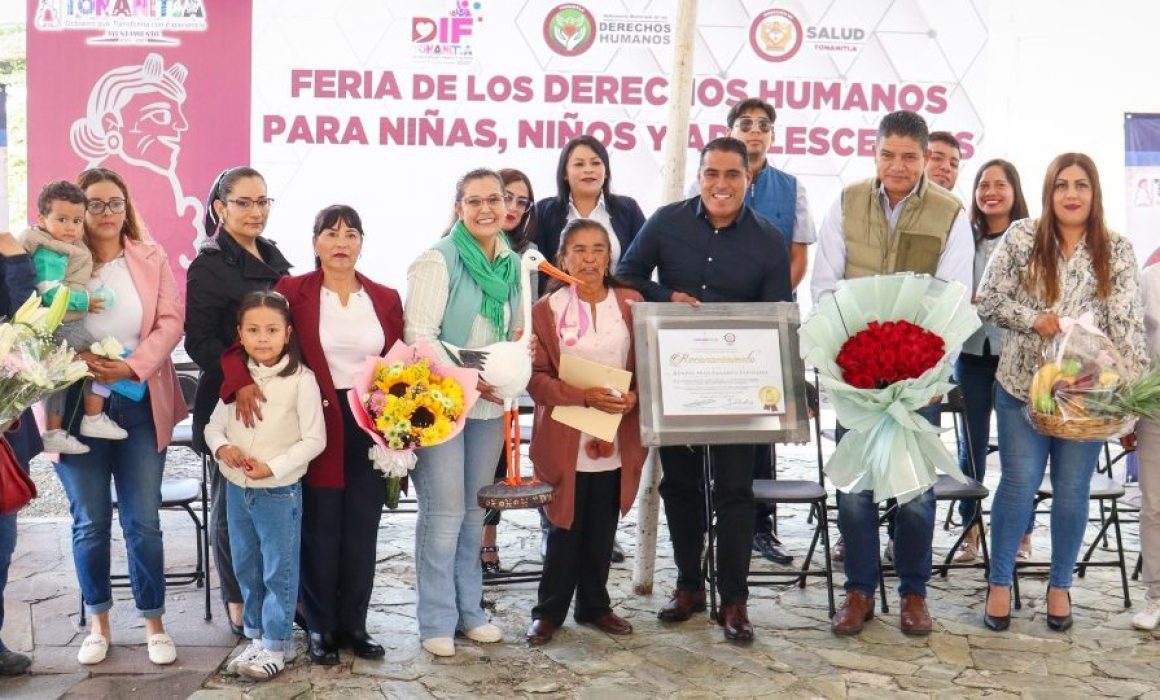 Rinden homenaje a Doña Benita; partera de gran trayectoria en Tonanitla