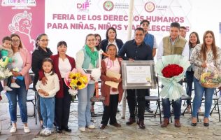 Rinden homenaje a Doña Benita; partera de gran trayectoria en Tonanitla