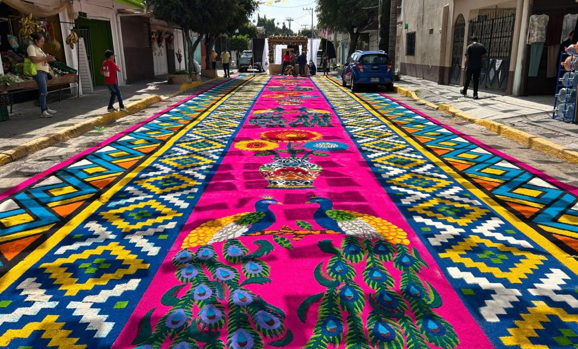 Santa Clara Coatitla se llena de color y devoción