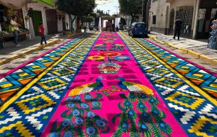 Santa Clara Coatitla se llena de color y devoción