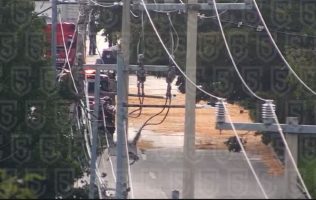 Se derrama diésel sobre Paseo Tollocan en Toluca; no hubo heridos