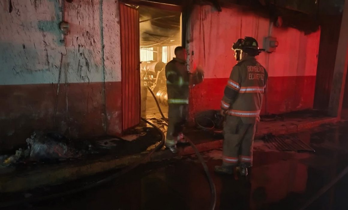 Se incendia bodega de solventes en Ecatepec; no se reporta a ningún herido